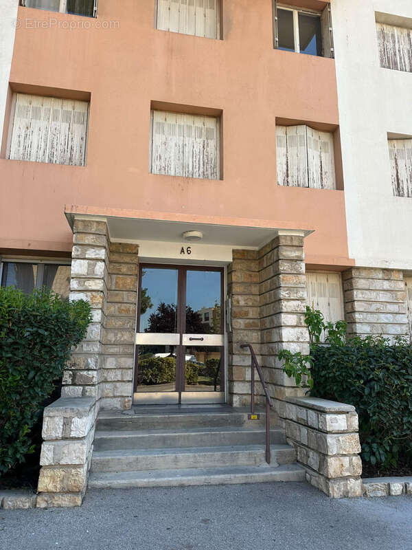 T3 rdc parking le parc des roses - 67 avenue de la rose 13013 marseille - photo 4
