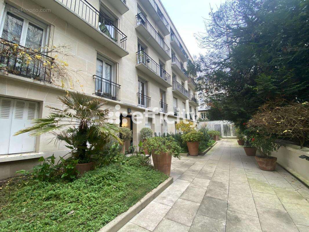 Appartement à NEUILLY-SUR-SEINE