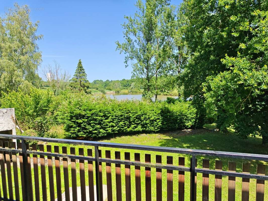 Maison 142 m² à L'abergement-Sainte-Colombe  - photo 3