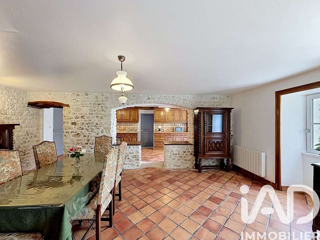 Maison 151 m² à Vignolles  - photo 4