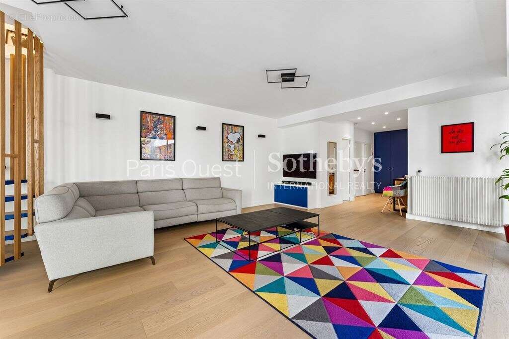 Appartement à NEUILLY-SUR-SEINE