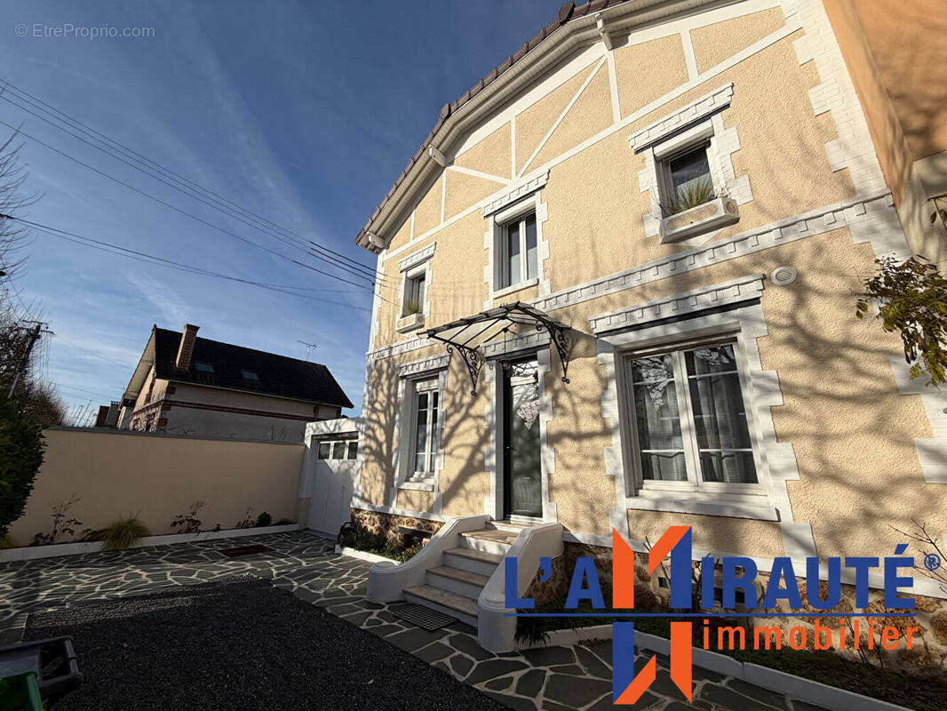 Maison à SARTROUVILLE