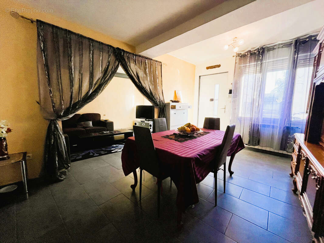 Appartement à LA TOUR-DU-CRIEU