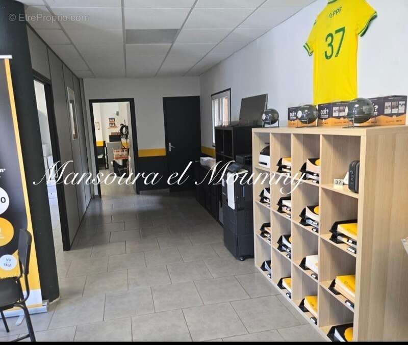 Local commercial moderne et cles en main (37) - photo 9