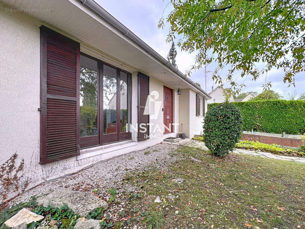 Maison à LINAS