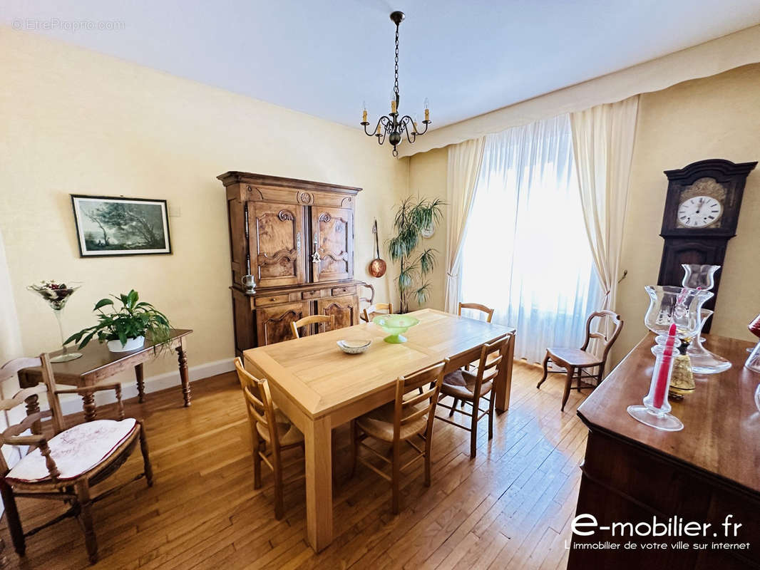 Maison à SAINT-DENIS-DE-CABANNE