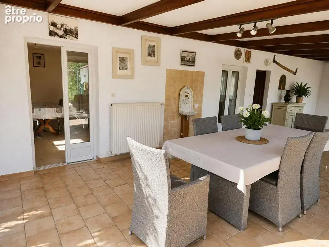 Maison mitoyenne 250 m² , jardin , 2 garages + carport, , 7 chambres, centre-ville Corcieux - photo 6