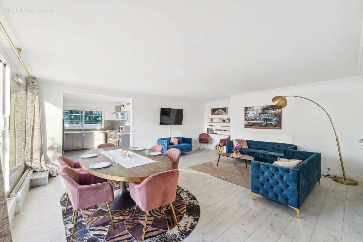 Appartement à COURBEVOIE