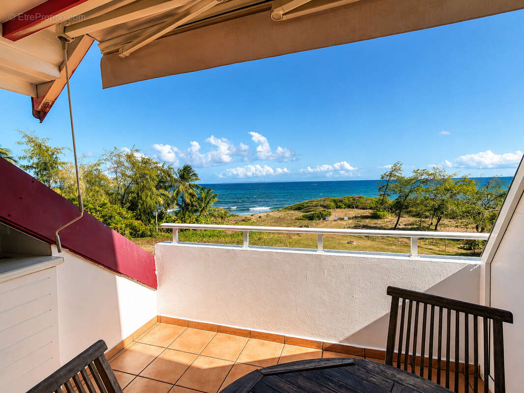 Studio vue mer en première ligne à Sainte-Anne   Dernier étage   Résidence sécurisée avec accès plage - photo 5