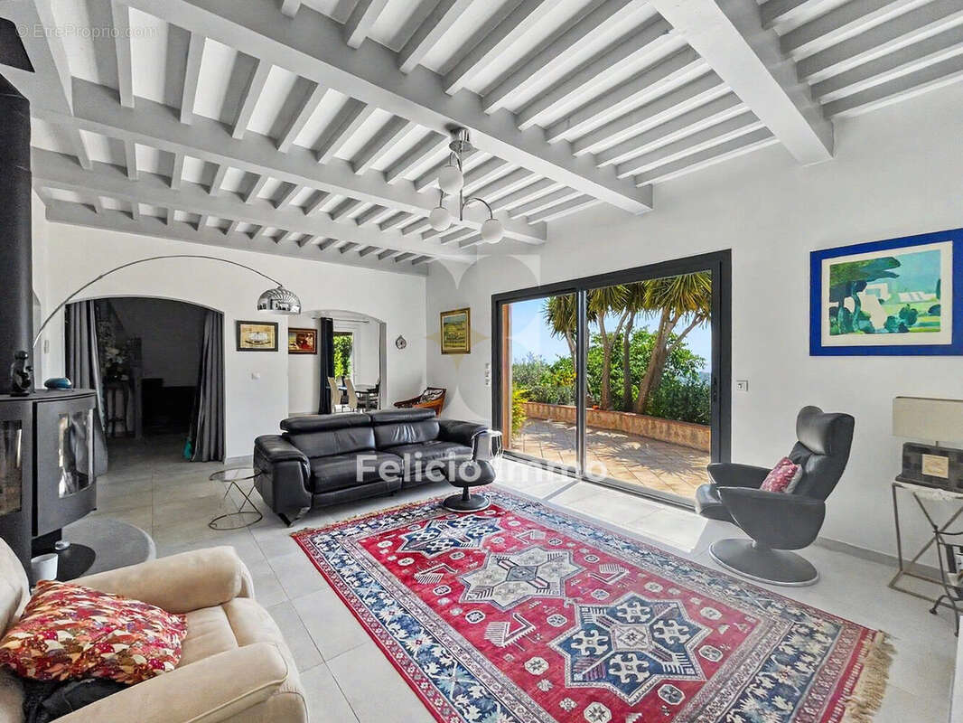 Maison à CHATEAUNEUF-GRASSE