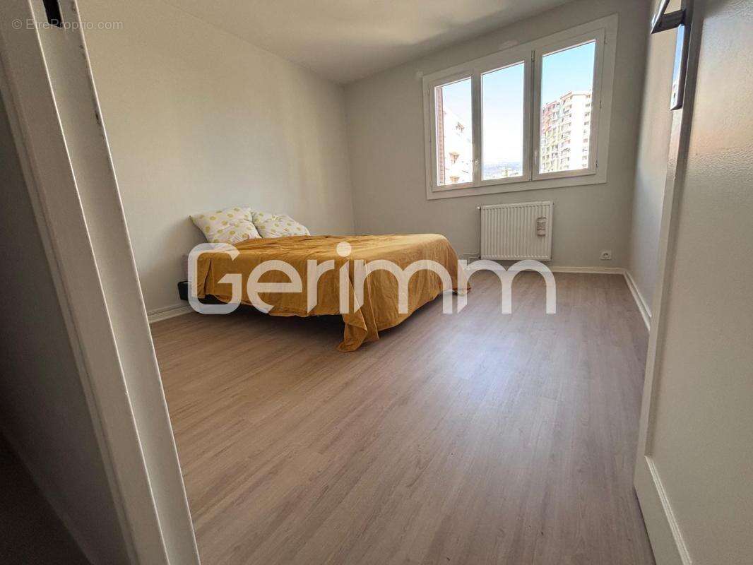 Vente - Appartement - 4 pièces + cuisine - 72 m² - 145 000 € - - photo 7