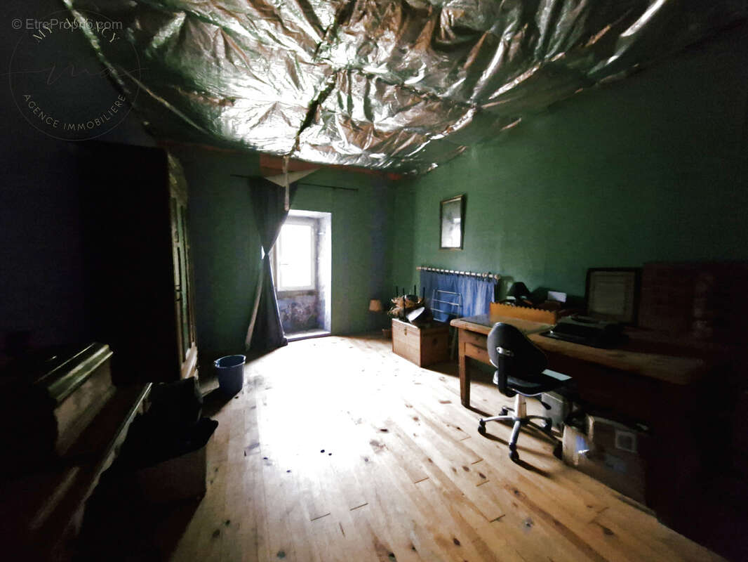 Maison à MURAT-SUR-VEBRE