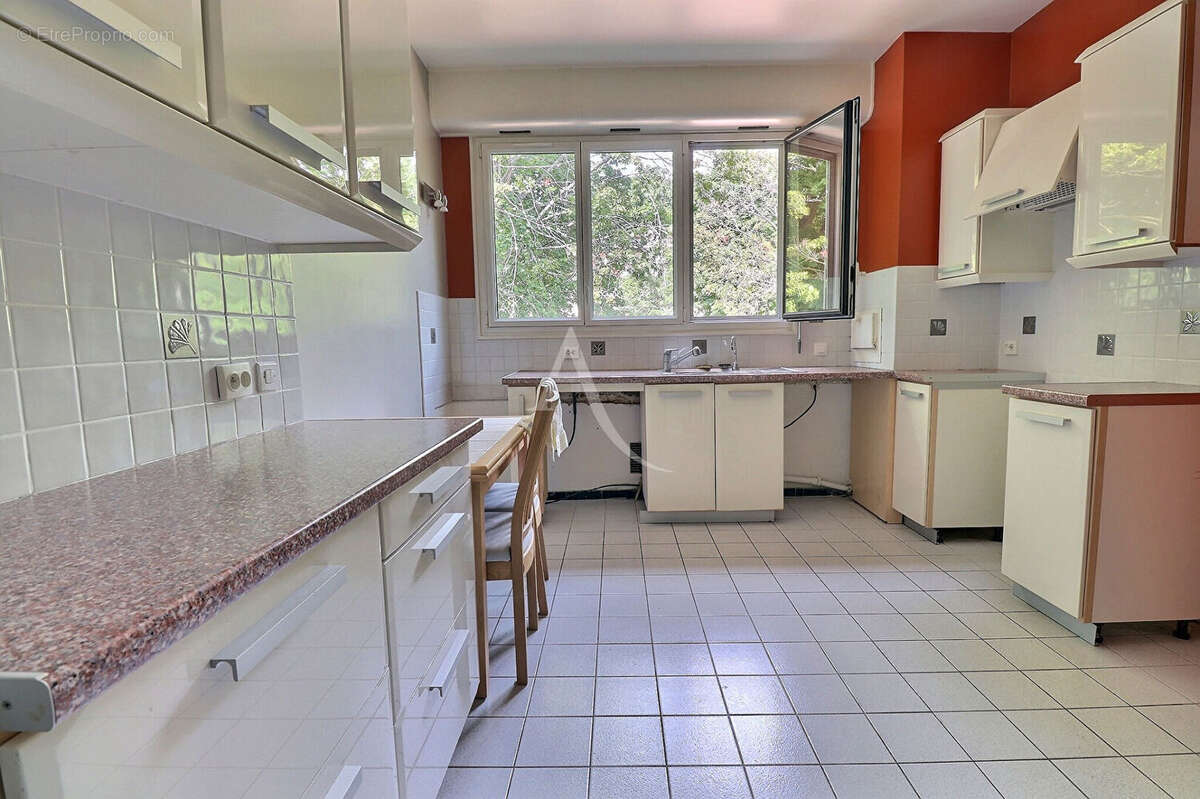 Appartement Le Mesnil Le Roi 4 pièce(s) 122.75 m2 - photo 13