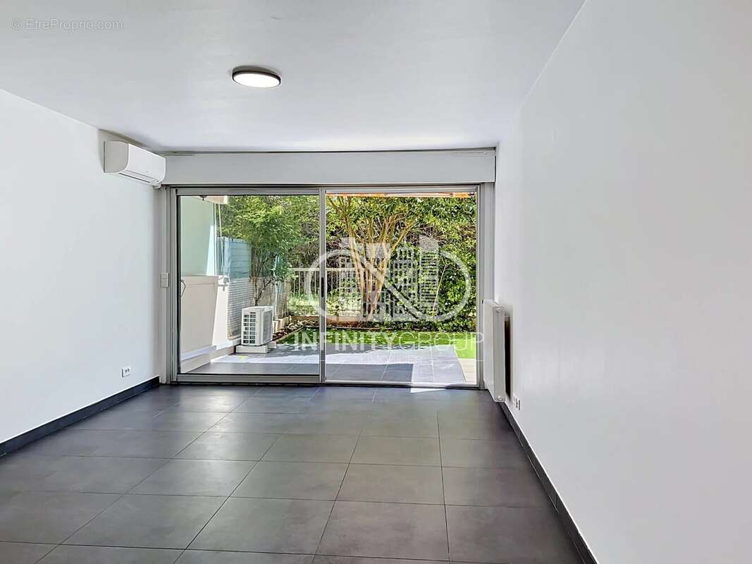 Appartement à VALLAURIS
