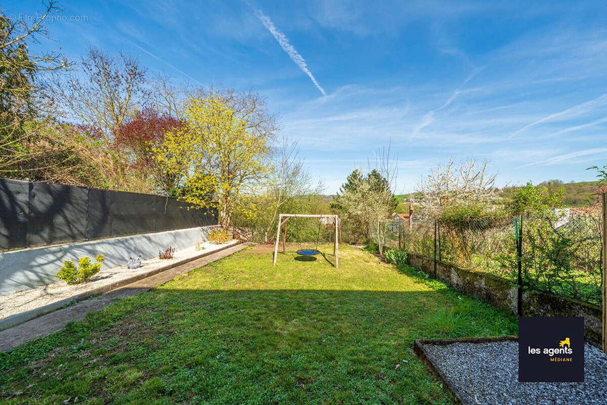 Maison à MONCEL-SUR-SEILLE