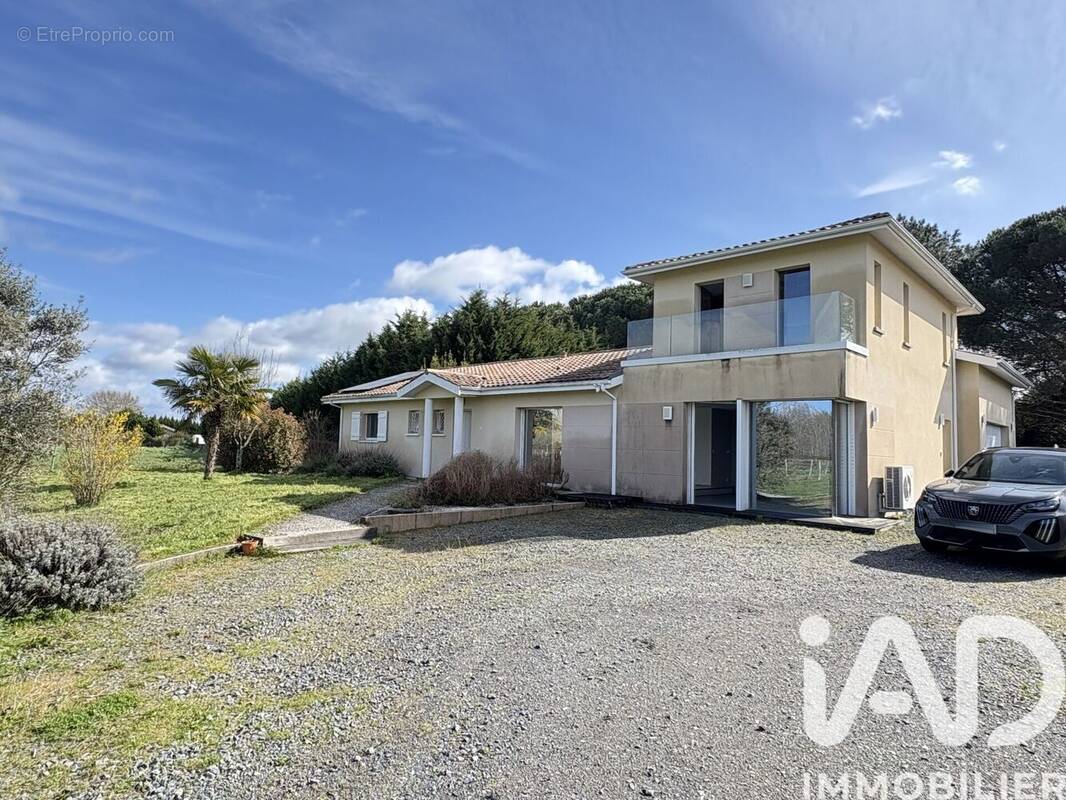 Photo 1 - Maison à AMBARES-ET-LAGRAVE