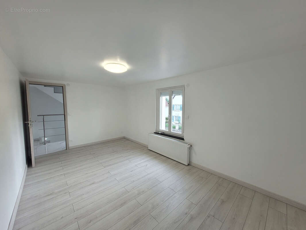 Maison à VILLAGE-NEUF