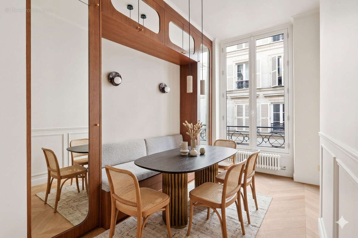 Appartement à PARIS-1E