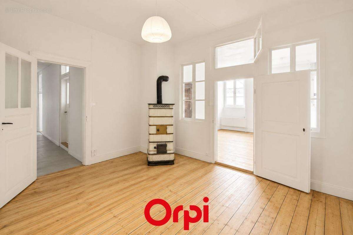 Strasbourg Centre - Rue Salzmann : Appartement d'exception de 115,70 m² au cachet historique ! - photo 2
