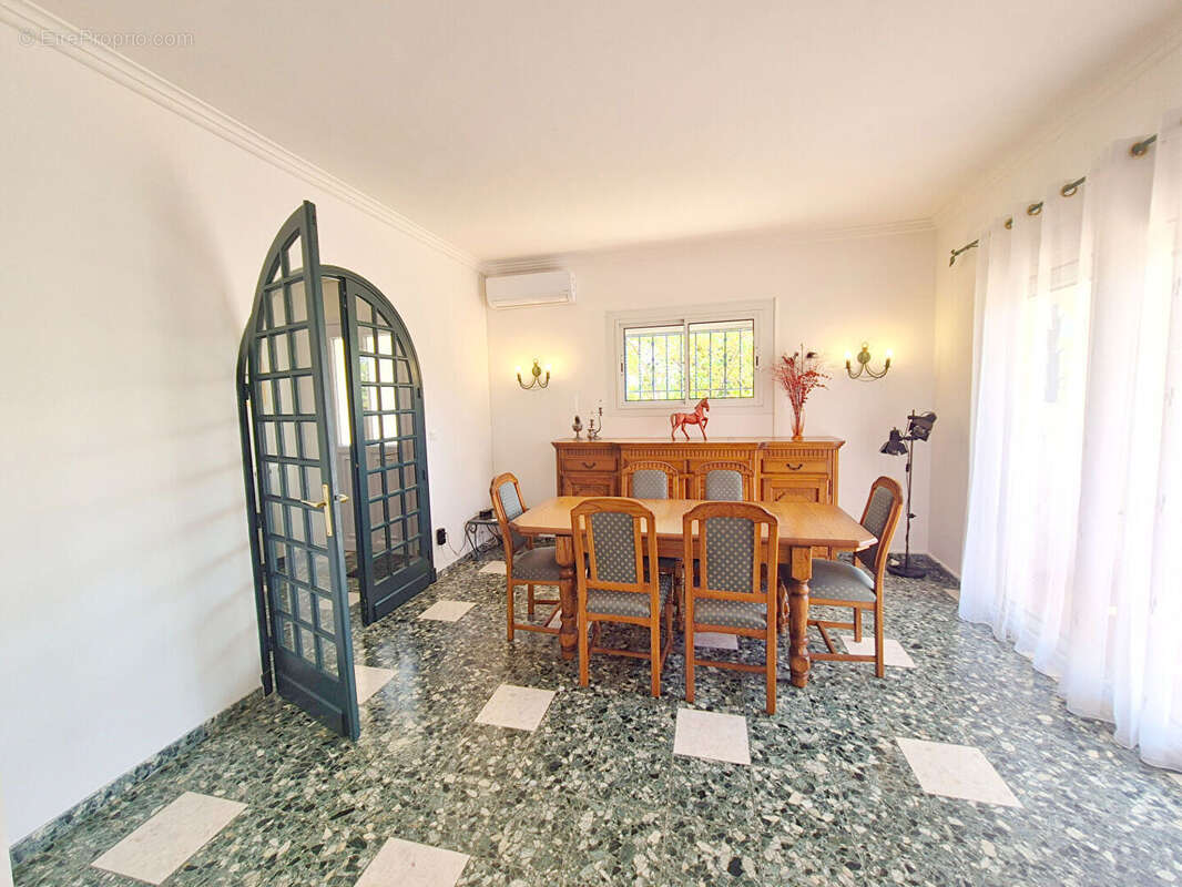 Jardin de Bassins, Maison méridionale lumineuse. 5 chambres, garage , grande terrasse et jardin arrière intime - photo 9