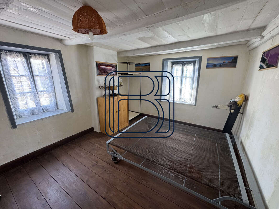 Maison à CHAUMONT-LE-BOURG