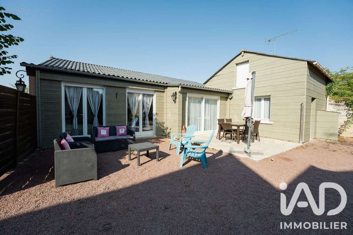 Maison 280 m² à Doue-La-Fontaine  - photo 4