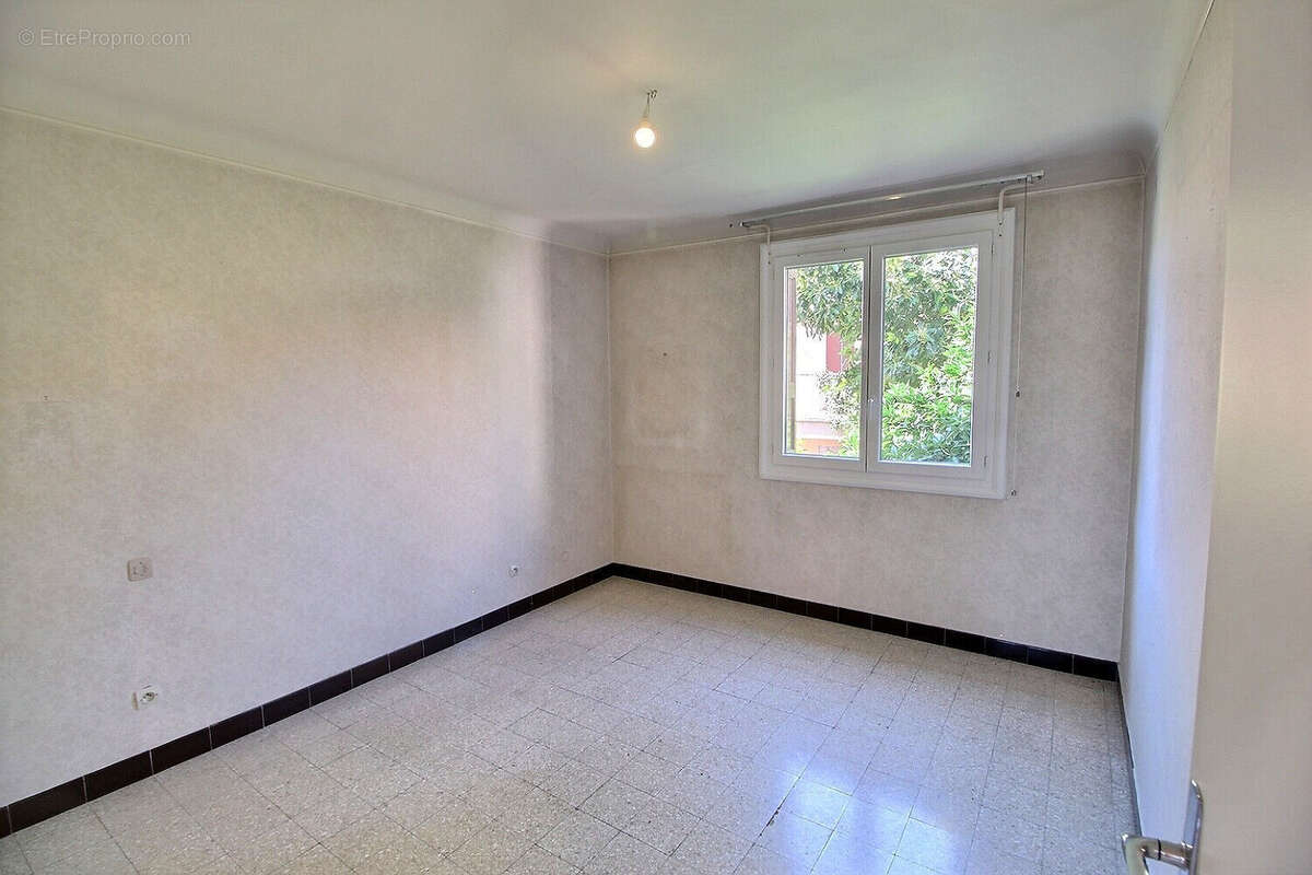 À vendre a bages - maison de ville avec grand garage et exterieur  - proche lac de villeneuve-de-la-raho - photo 9