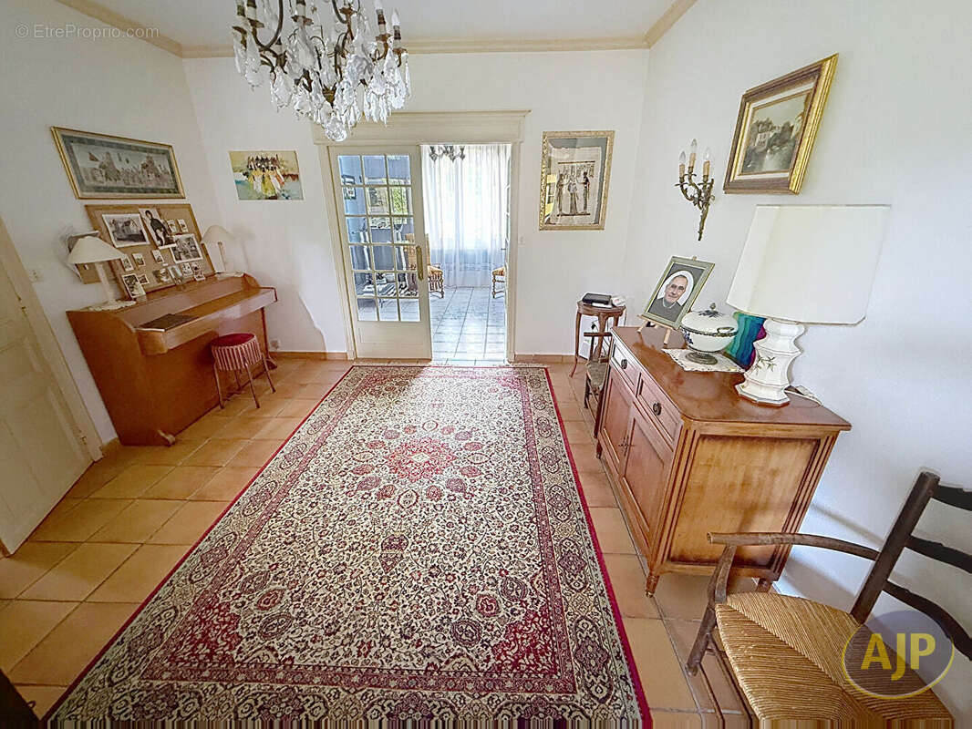 Maison à SAINT-MACAIRE-EN-MAUGES