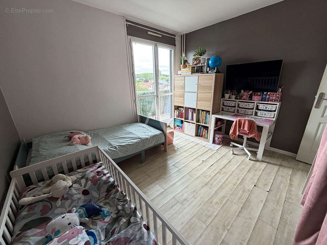 Appartement à VAUJOURS