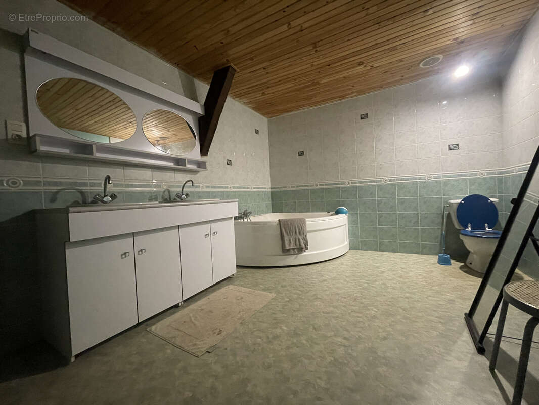 Maison à VARS-SUR-ROSEIX