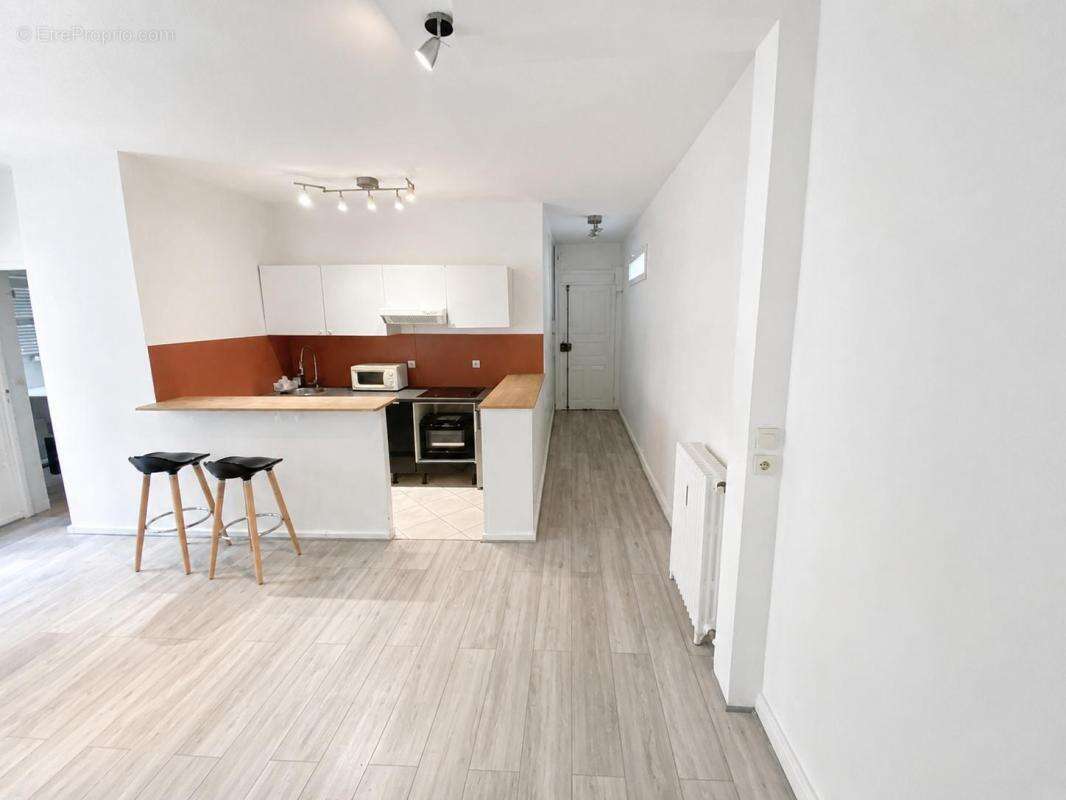 Appartement à PARIS-16E