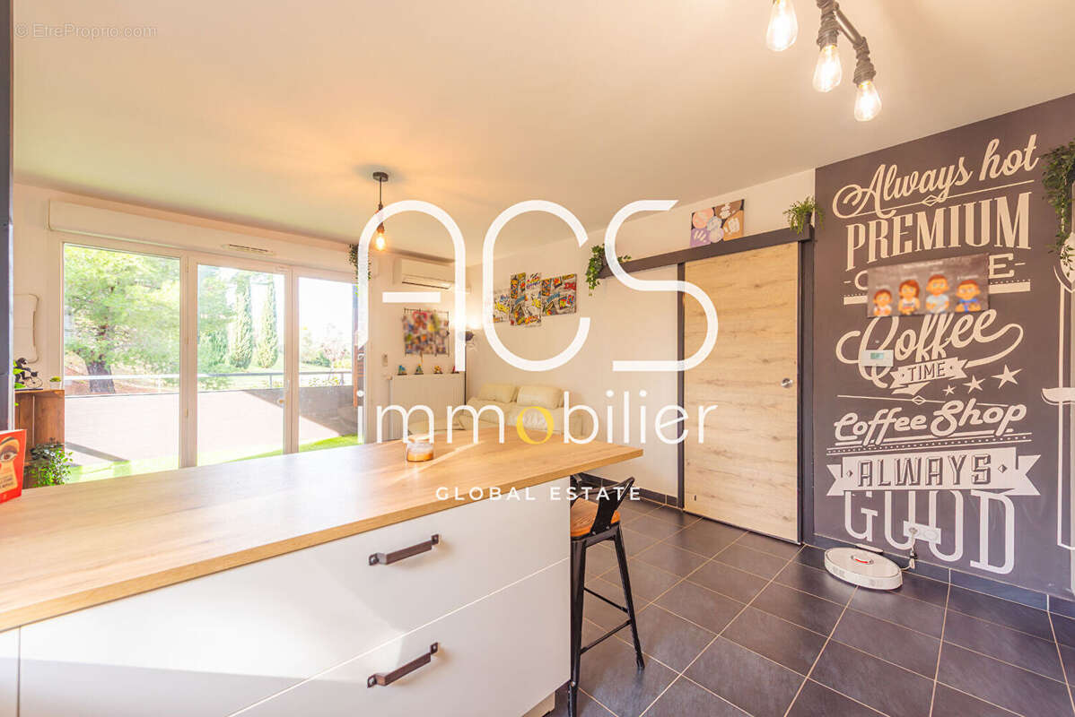 Appartement à CHATEAUNEUF-LES-MARTIGUES