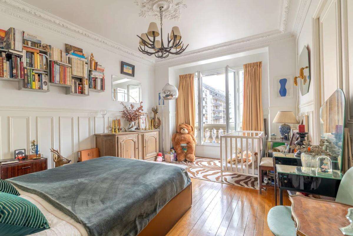 Appartement à COURBEVOIE