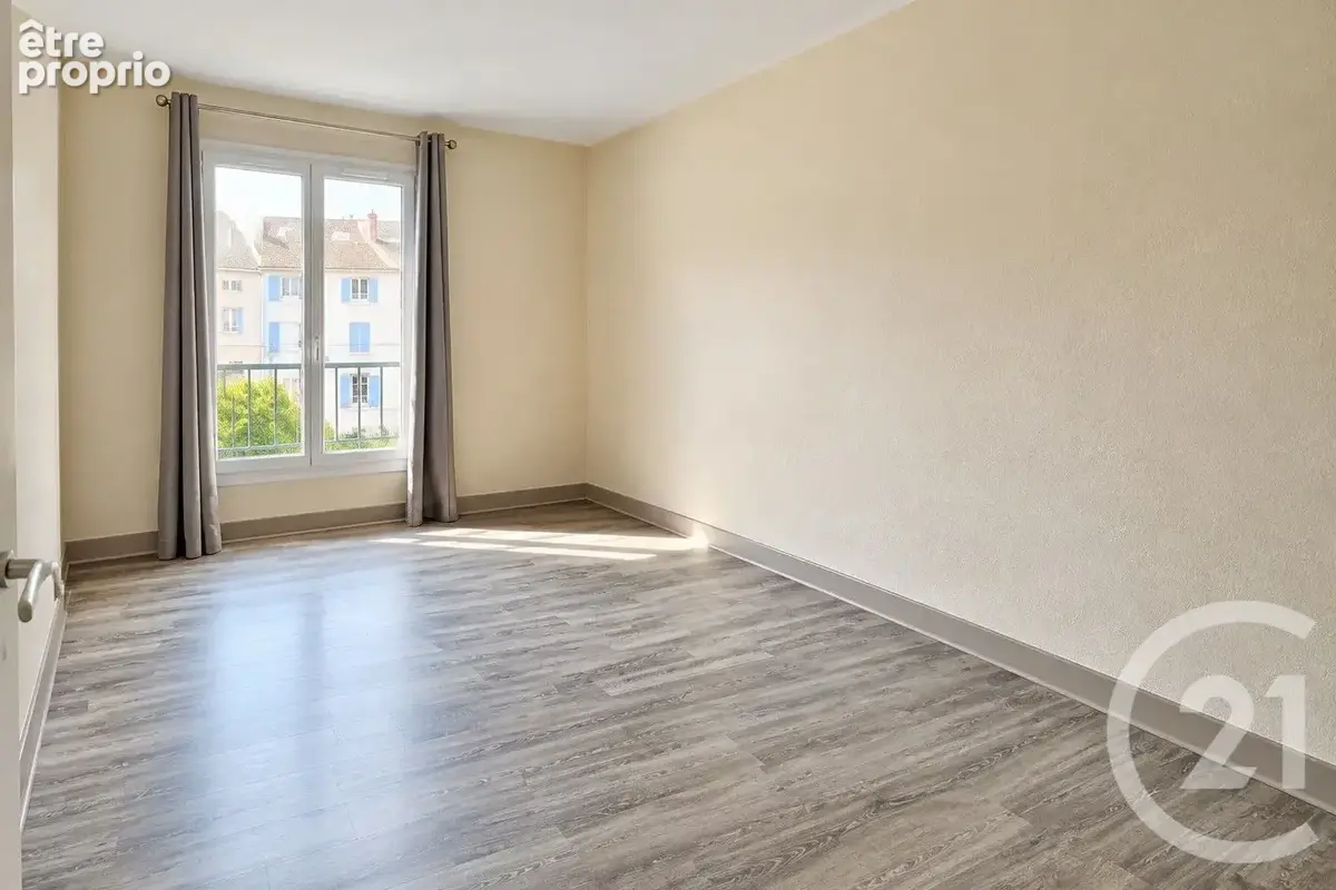 Appartement 5 pièces 96 m² à vendre à Chalons-En-Champagne (51000) - photo 3