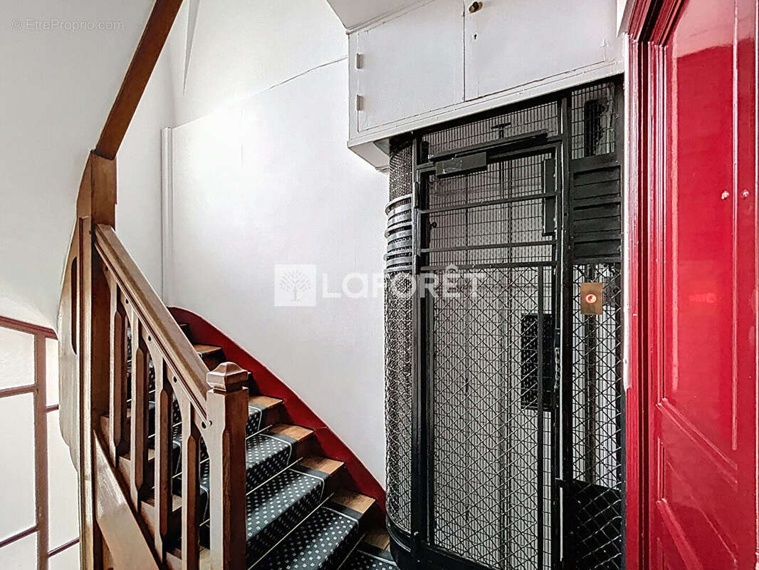 Appartement à PARIS-16E