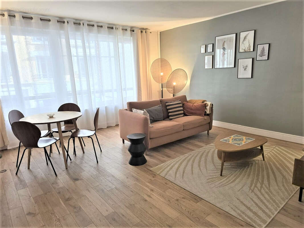 Appartement à COURBEVOIE