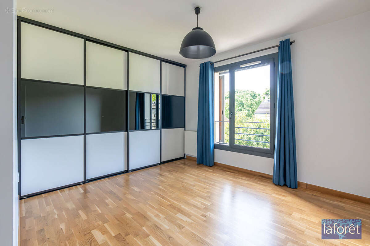 Appartement à NOGENT-SUR-MARNE