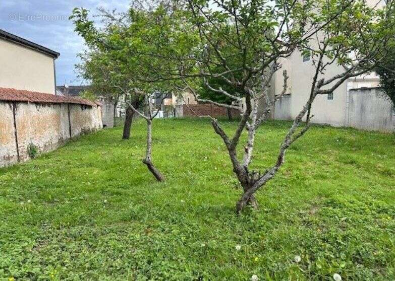 Terrain à bâtir de 649 m² à COMBS-LA-VILLE (77) - photo 2