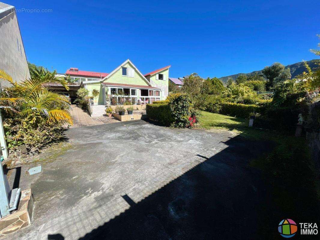 FABIEN TEKA IMMO vous propose une maison F6 à la vente à proximité du village de la Plaine des Palmistes - photo 4