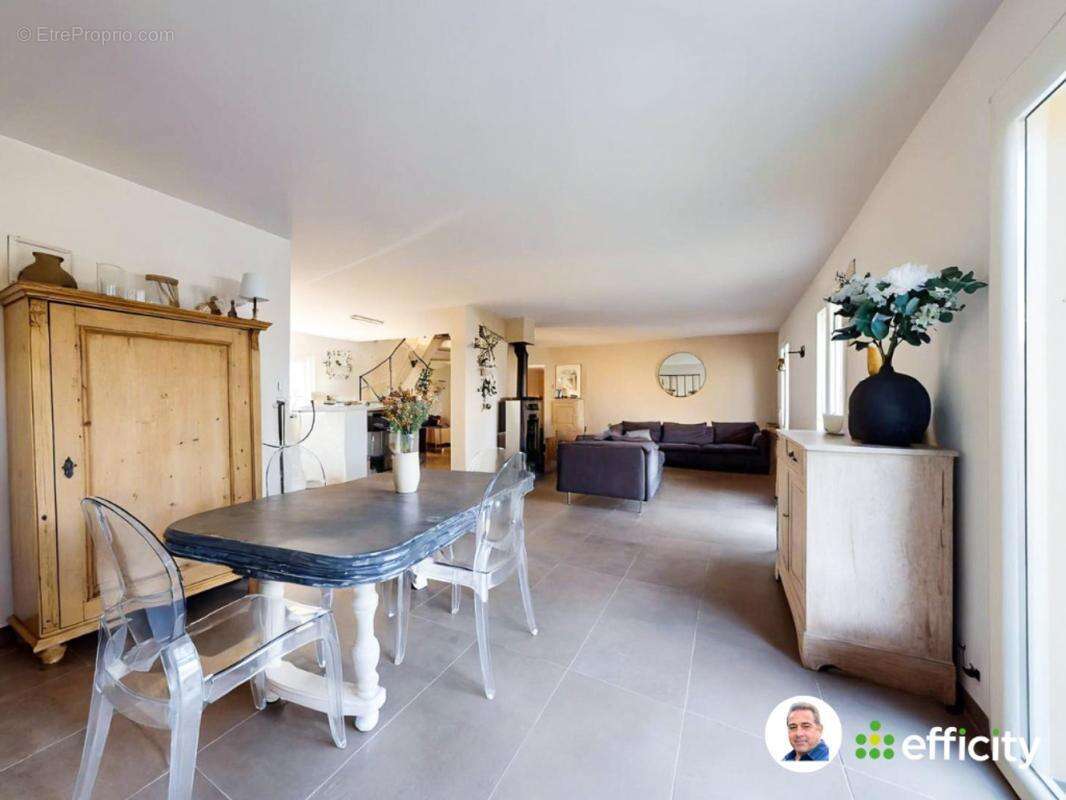 Maison à MONTMERLE-SUR-SAONE