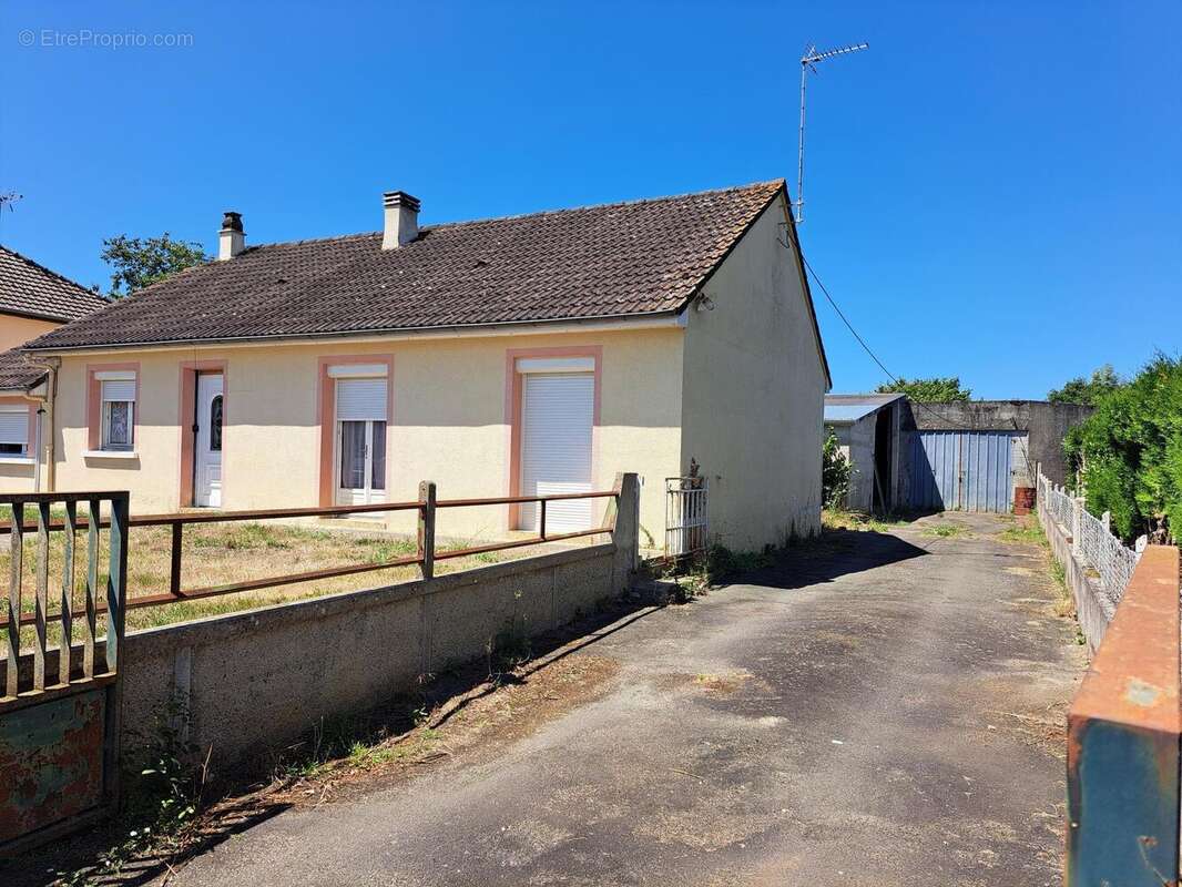 Maison 108 m² à Mezangers  - photo 5