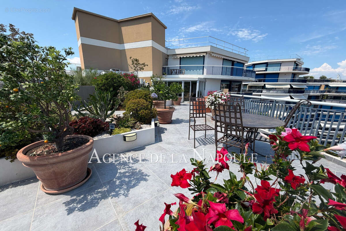 Appartement à MANDELIEU-LA-NAPOULE
