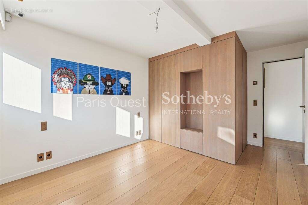 Appartement à NEUILLY-SUR-SEINE