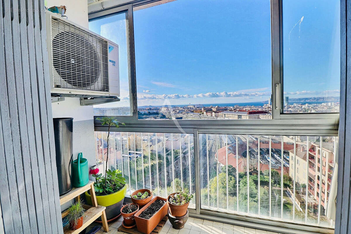 Appartement à MARSEILLE-4E