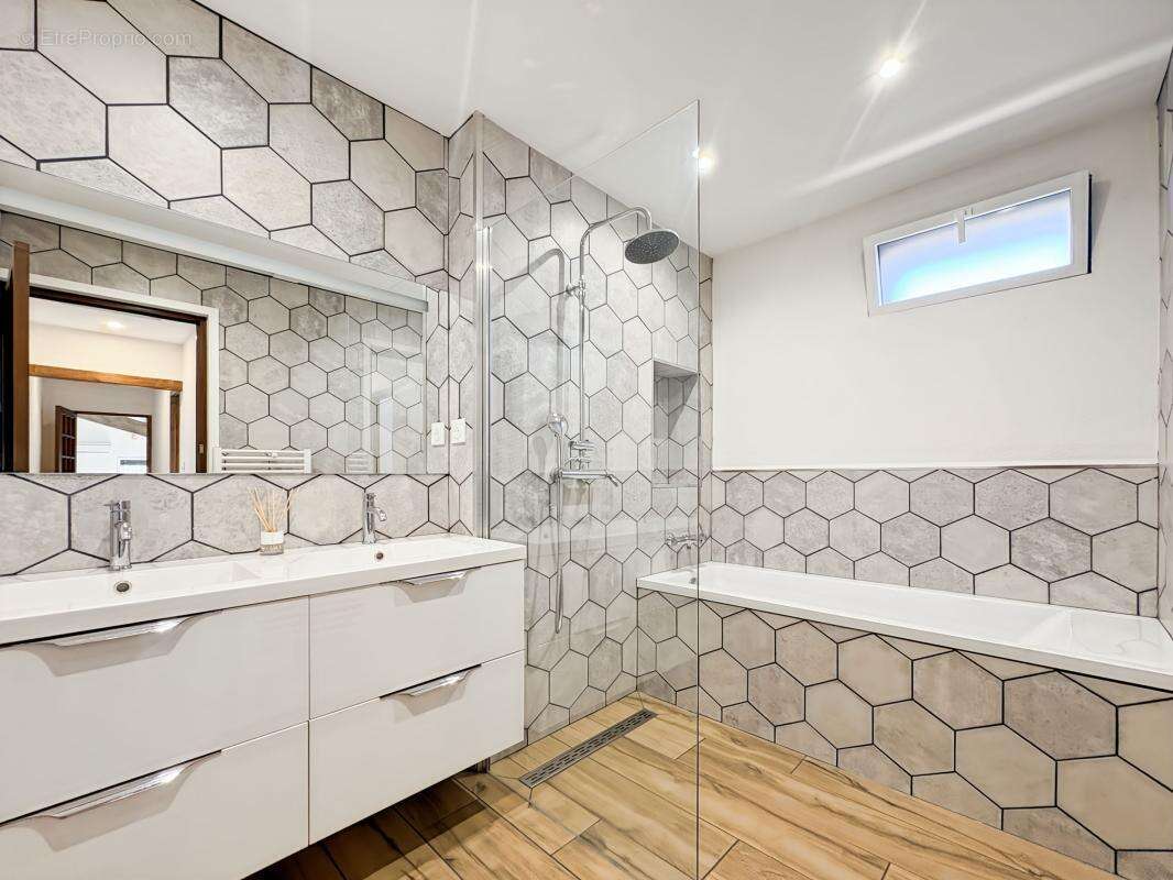 Maison rénovée de plain-pied avec piscine - 4 chambres - Livron-sur-Drôme - photo 15