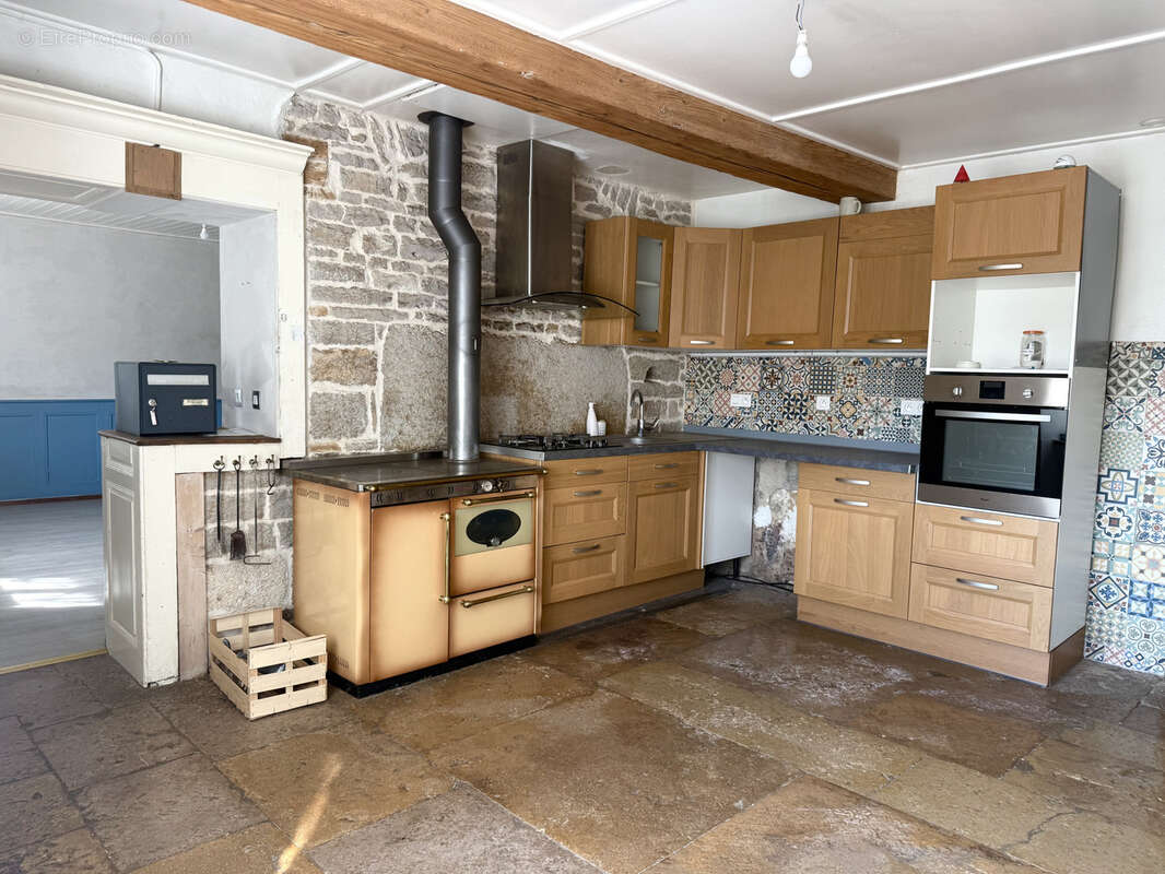 Maison mitoyenne d’un côté situé à LA GRANGE 25380 - photo 4