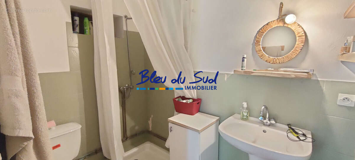 Salle d'eau partie rénovée - Maison à JUJOLS