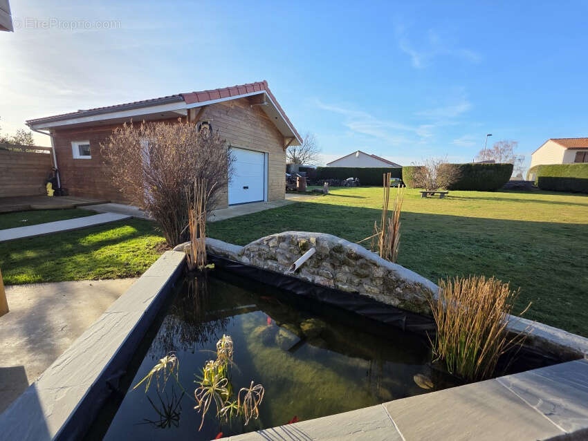 Maison à SAINT-GEORGES-DE-MONS