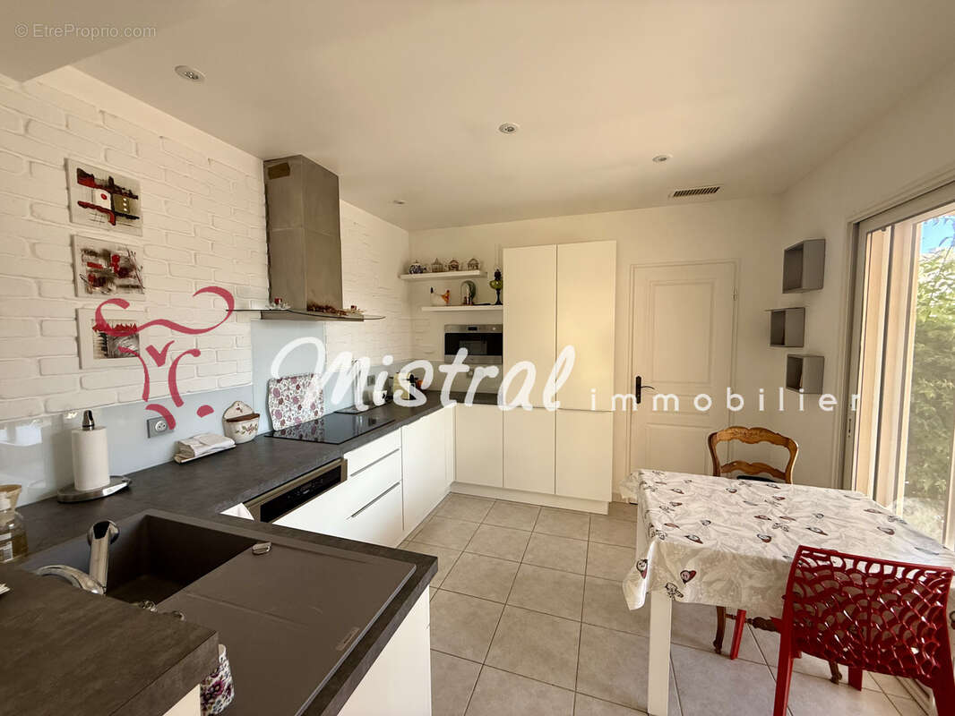 Aigues mortes villa 3 chambres suite rdc garage - photo 4