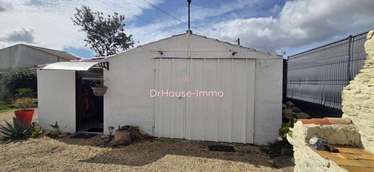 Maison à CHAMPAGNE-LES-MARAIS